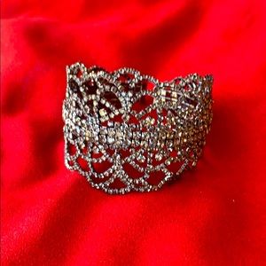 Beautiful sparkly cuff 💥price drop💥
